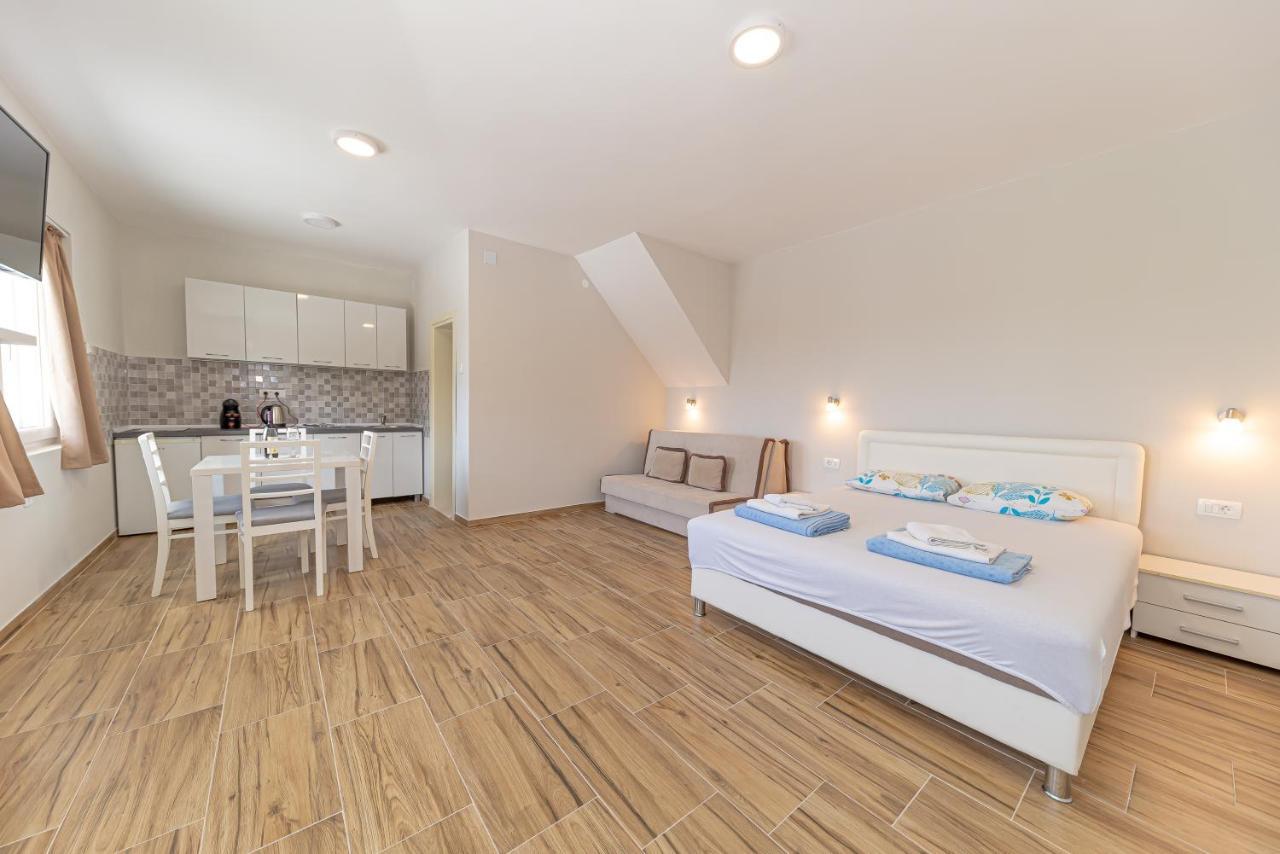 Apartments Vjera Petrovac Екстериор снимка